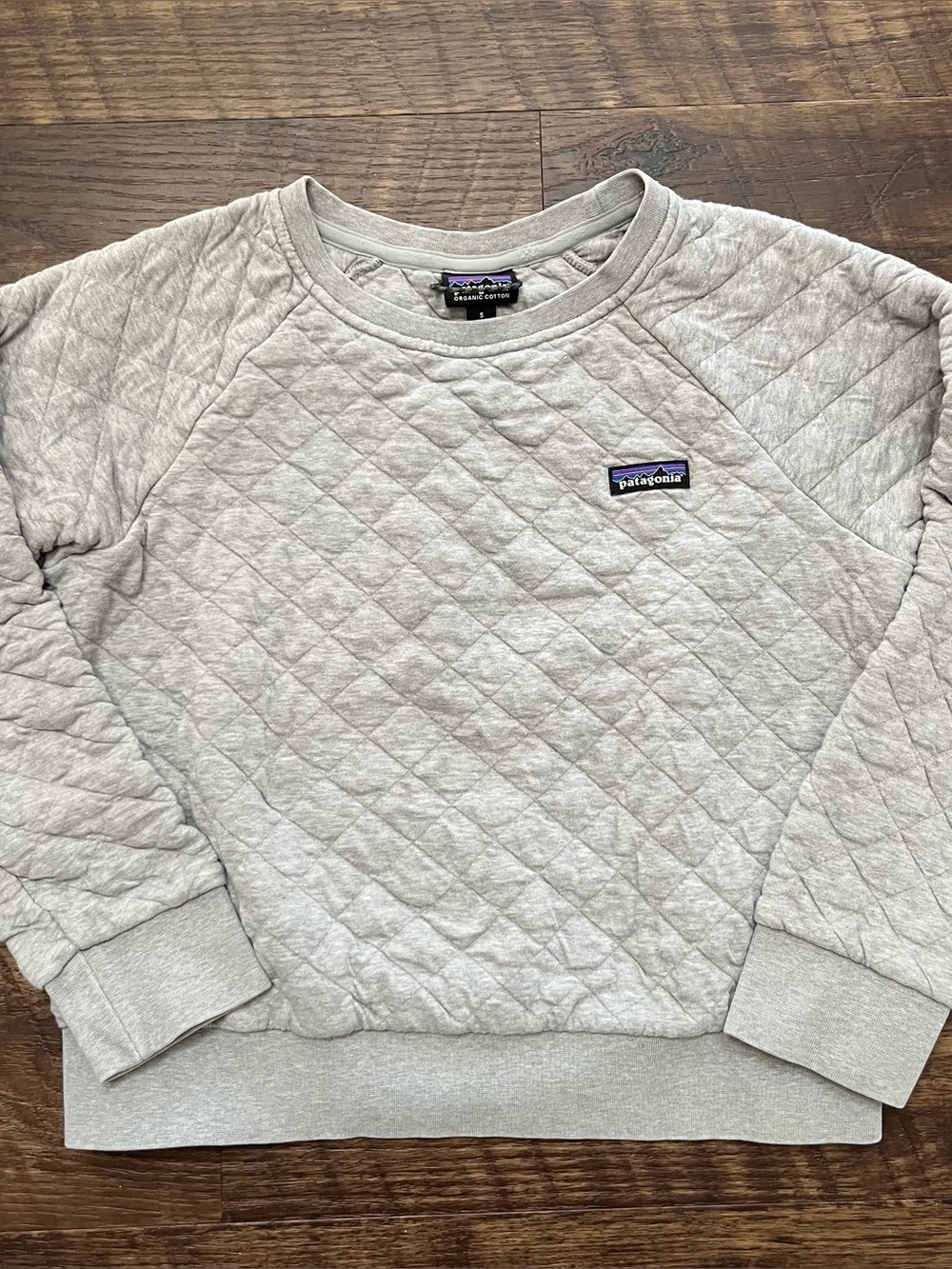 Patagonia 25310 light gray cotton quilted crewneck pullover sweatshirt small